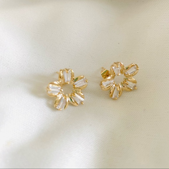 Flower Earring & Necklace Set - Picture 4 of 12